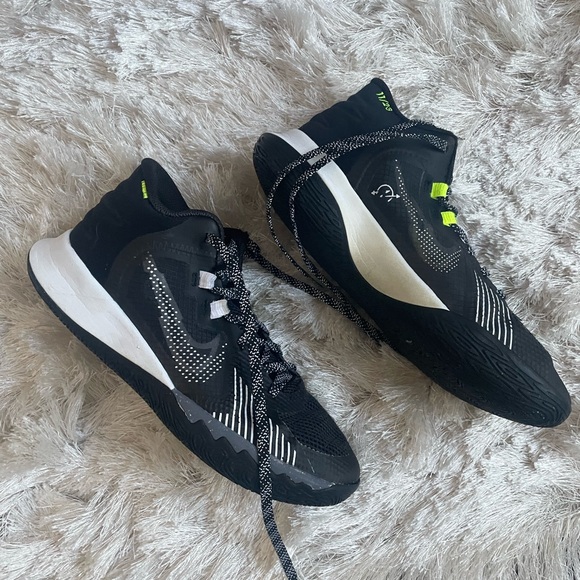 Nike boys basketball shoes Kyrie Irving - Picture 1 of 6